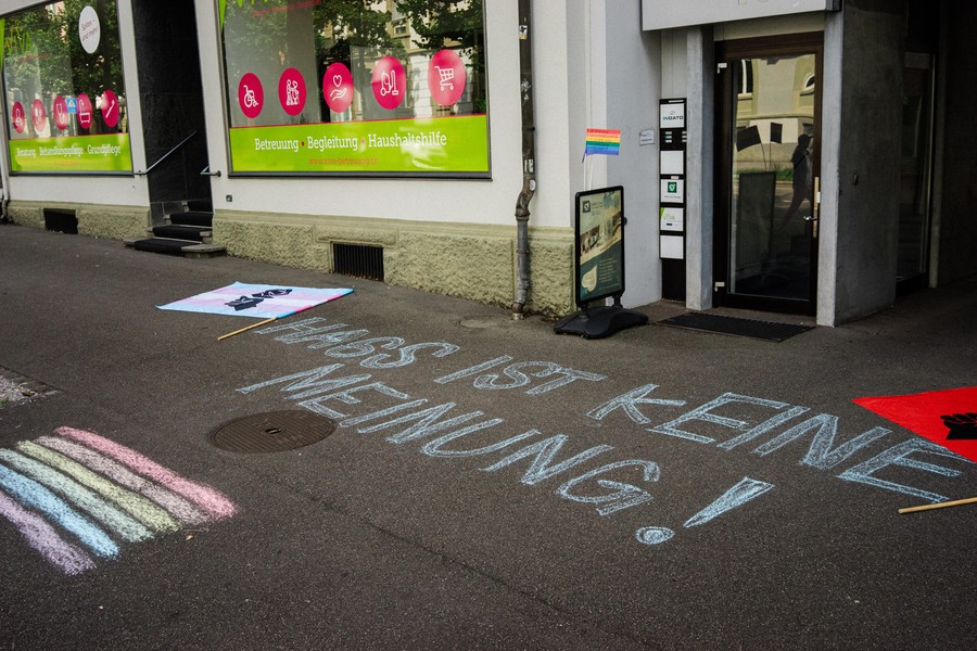 JUSO Stadt Bern hinterlässt SVP Schweiz bunte Botschaft